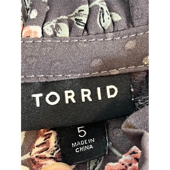 Torrid Dark Gray Floral Blouse - Picture 2 of 14